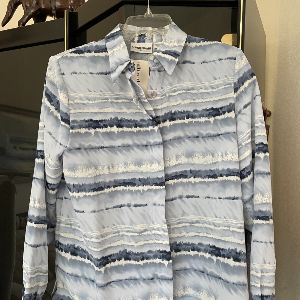 NWT Ladies Size 10 Alfred Dunner LS Blouse - Ocean Blue Waves